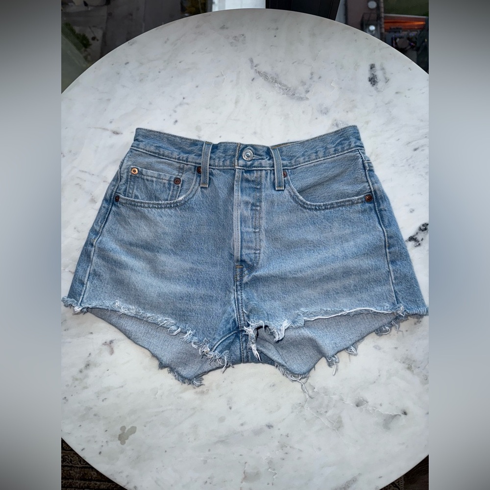 Levi’s 501® ORIGINAL FIT HIGH RISE WOMEN'S SHORTS - Light blue denim